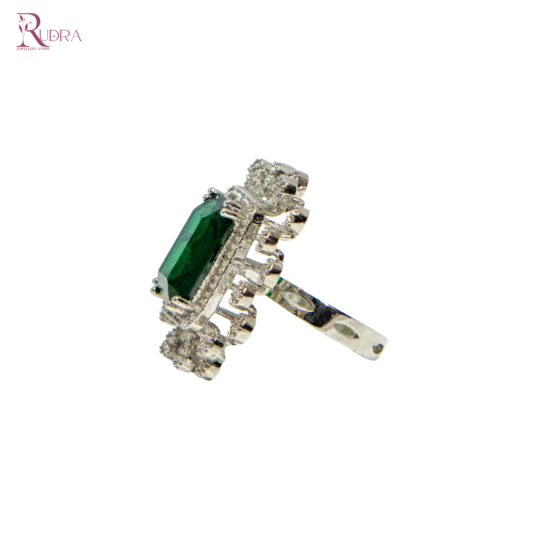 Royal Green Emerald Cocktail Ring – Luxury Statement Jewelry