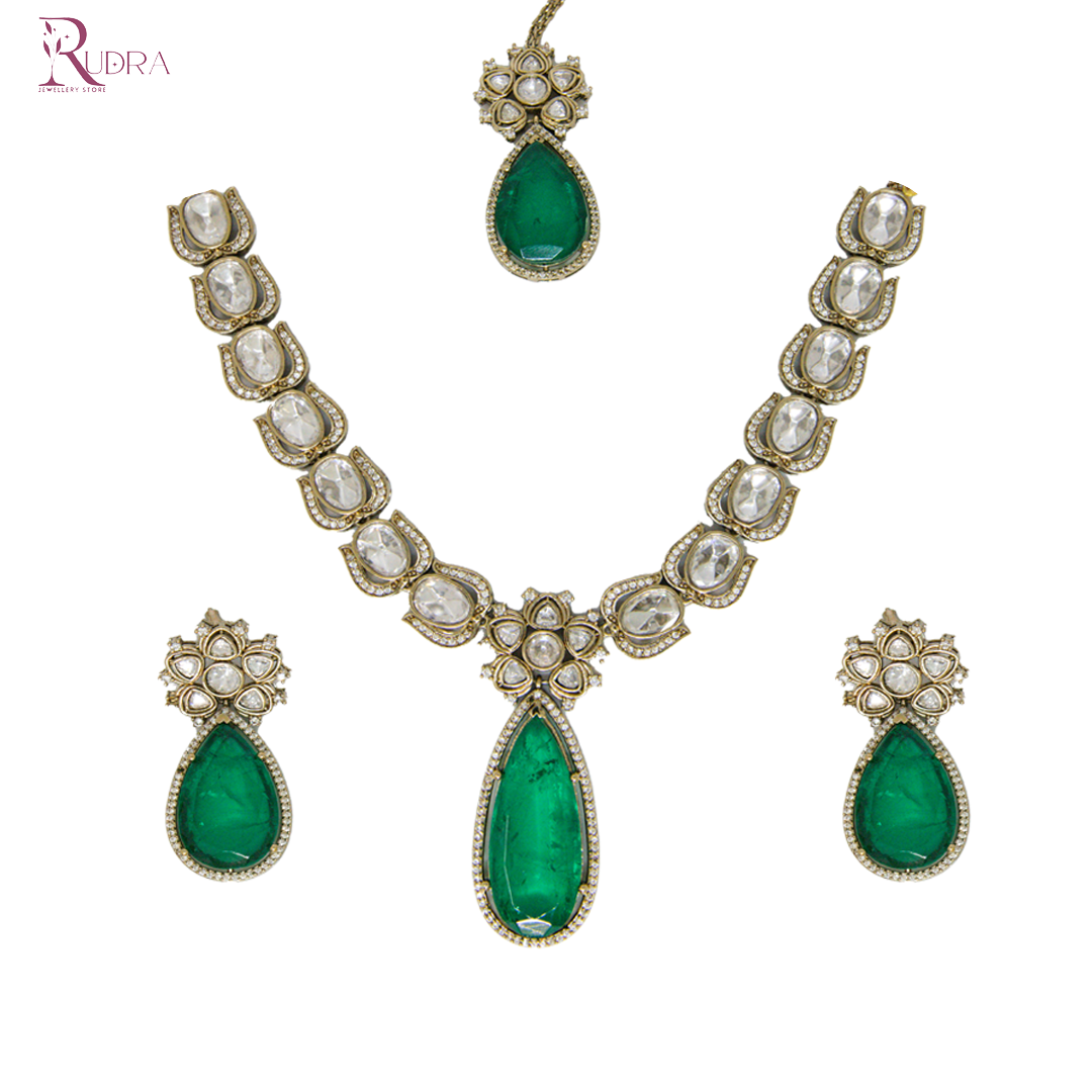 Regalia of Queens Necklace Set
