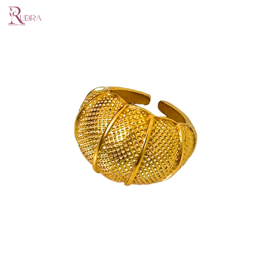 "gold ring in texture design with 18ct gold platting hypoallergenic men fashion"