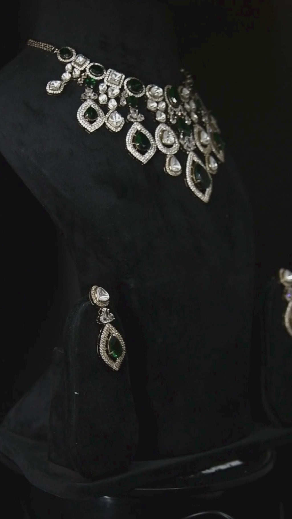 Jahanara’s Emerald Grace set